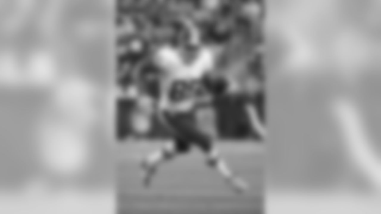 TE Vernon Davis is second on the team in receiving yards and is averaging an NFL-best 20.5 yards per reception.