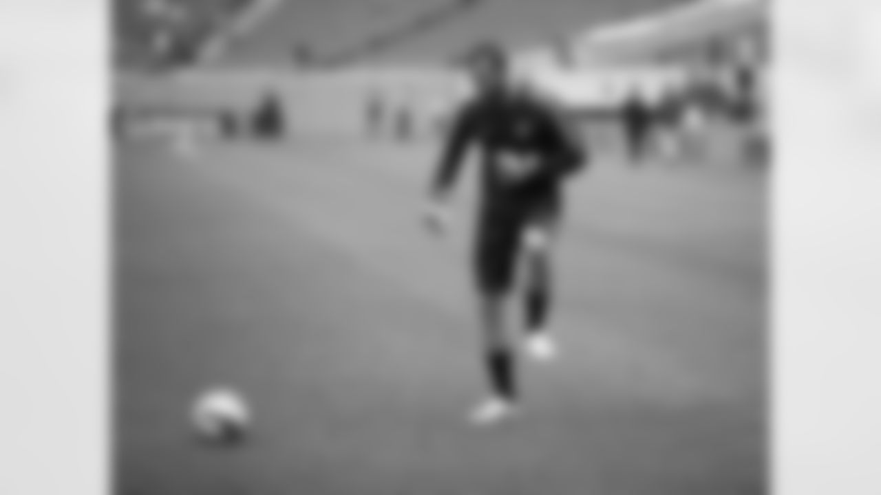 A.S. Roma warms up before the match