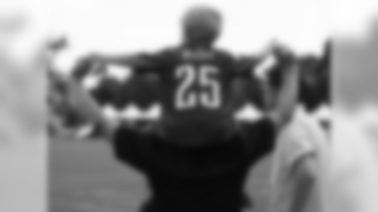 A young LeSean McCoy fan spreads his wings