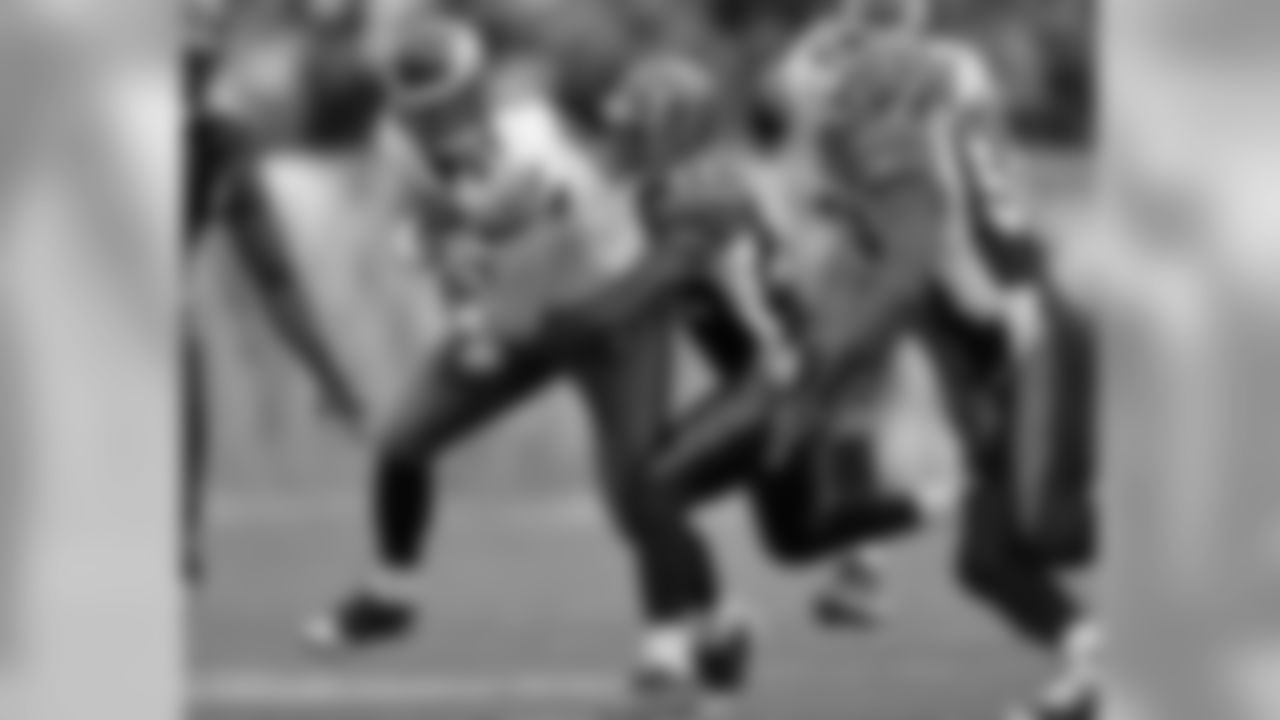 TE Brent Celek makes a grab