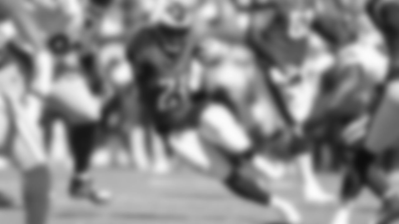 RB Miles Sanders