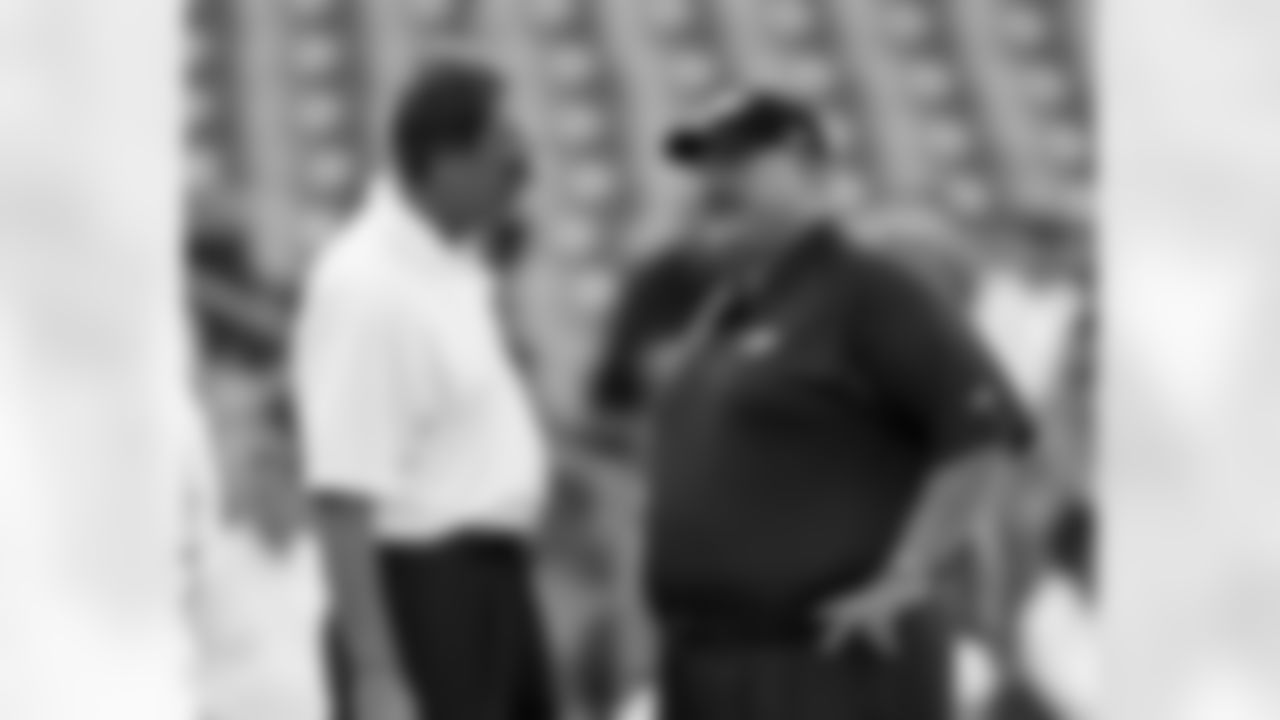Ravens coach Brian Billick and Eagles coach Andy Reid share a laugh before the game