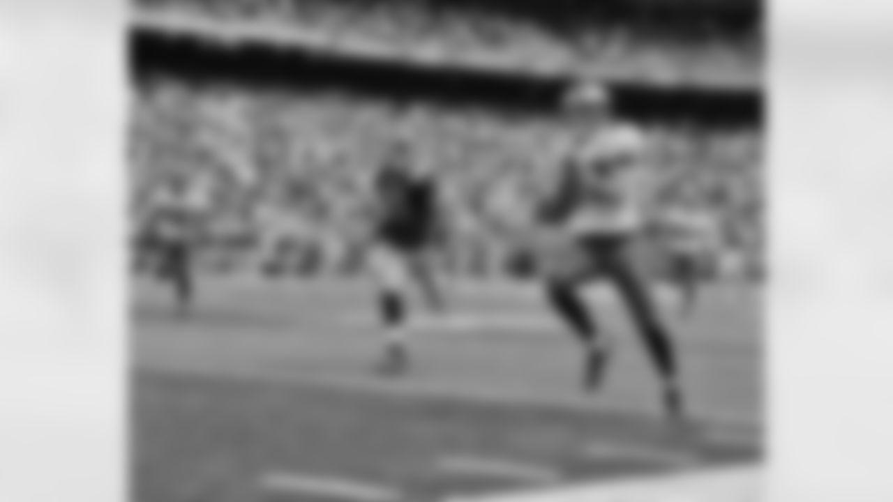 WR Kevin Curtis made his 75-yard catch-and-run look easy