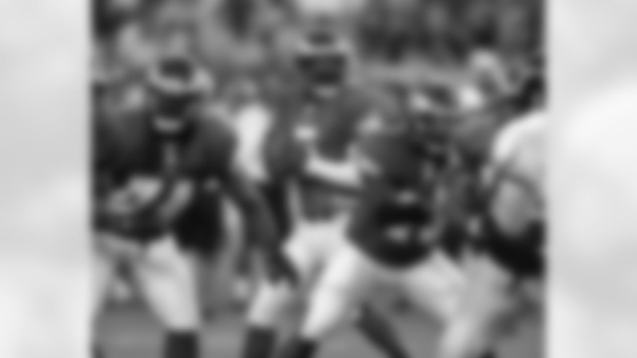 McNabb scours the field