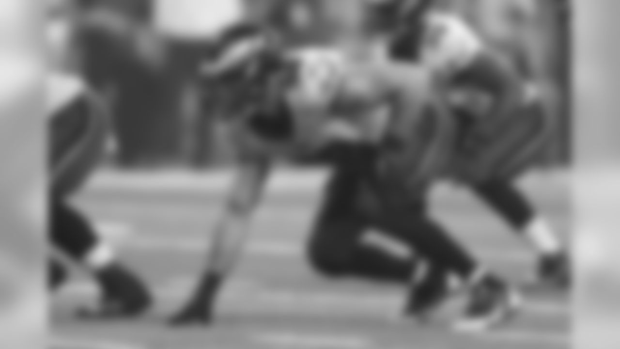 LB Connor Barwin