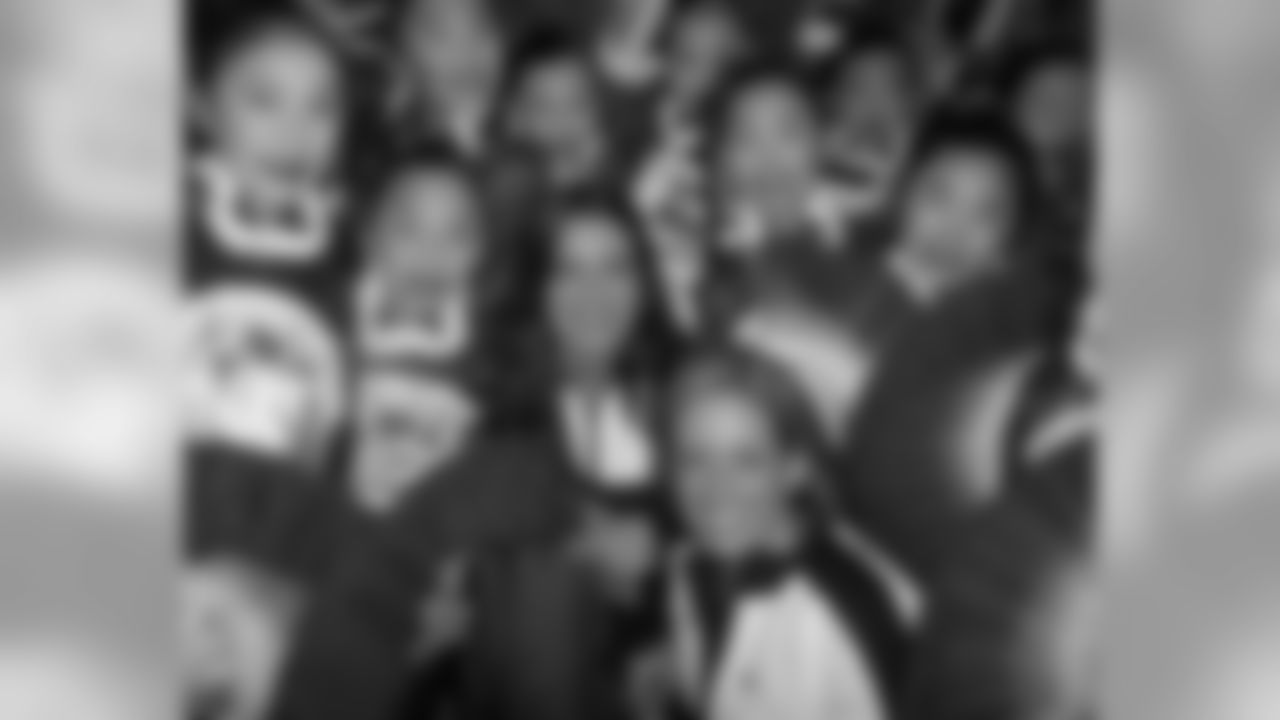 Krystle and Stephanie get lost in a crowd of performers