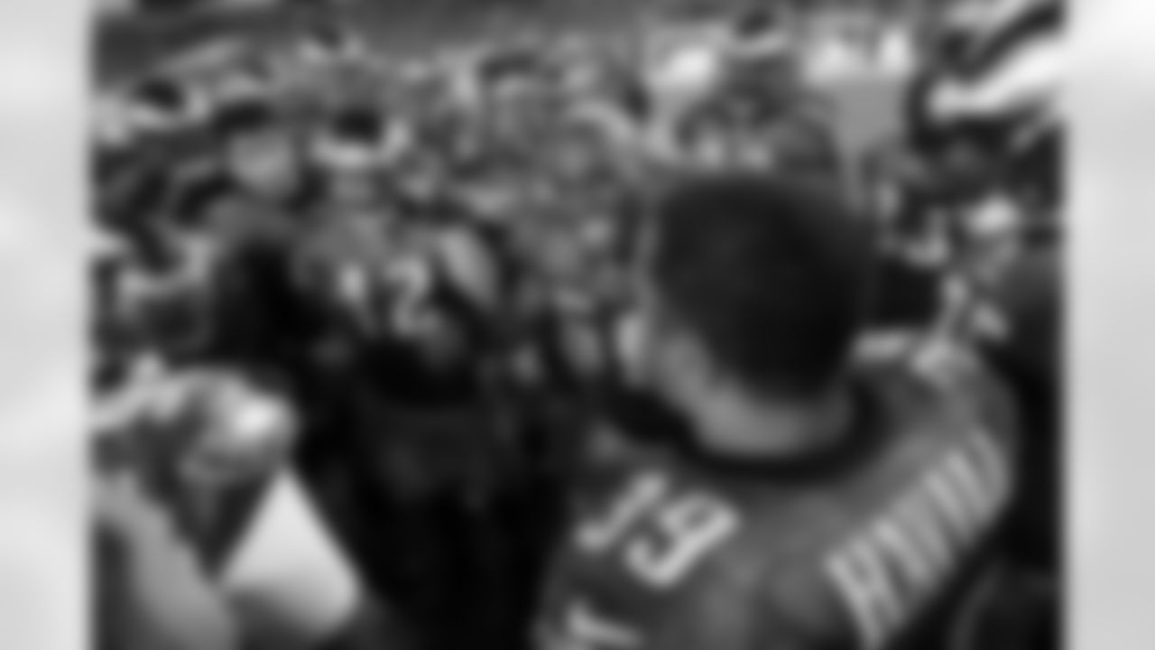 Eagles' players huddle up