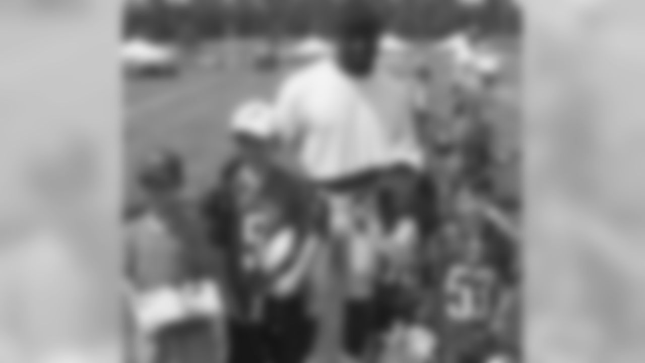 RB Brian Westbrook with a group of young fans