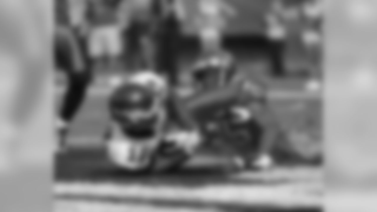 Rookie WR Jeremy Maclin in the end zone
