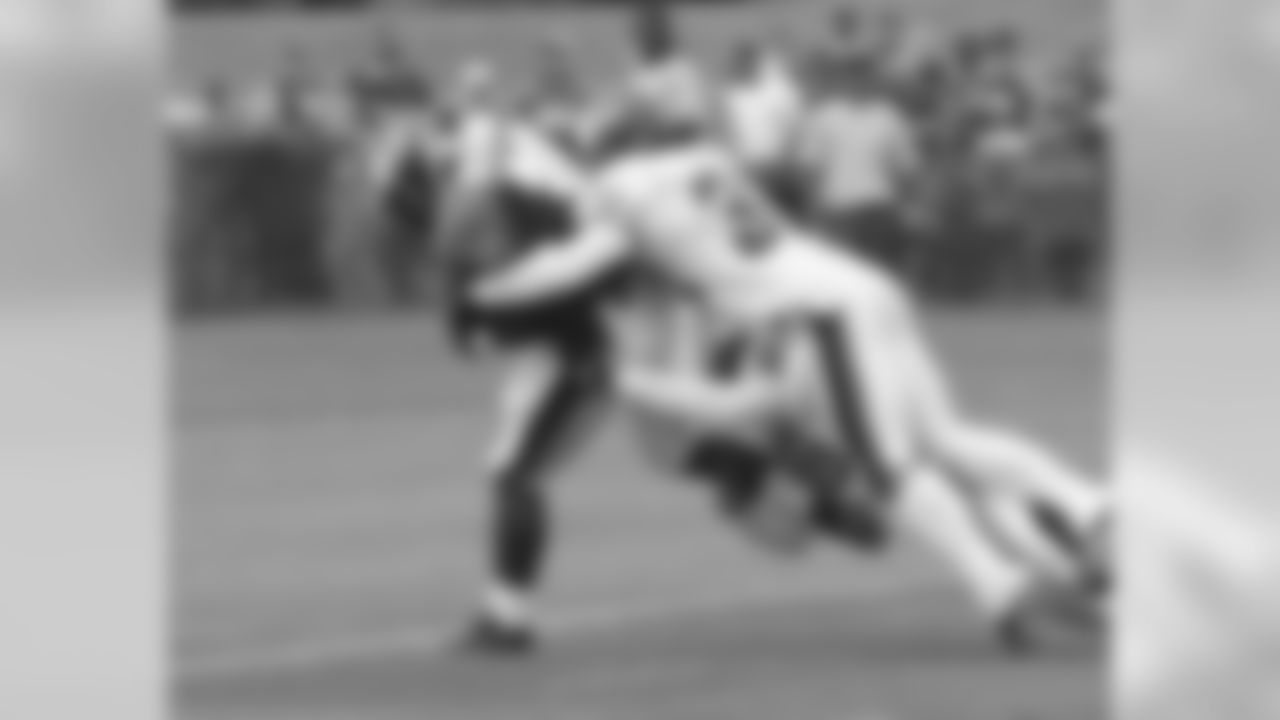 S J.R. Reed wraps up RB Brian Westbrook