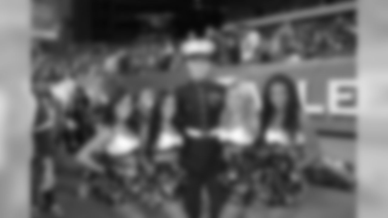 Cheerleaders with United States Marine