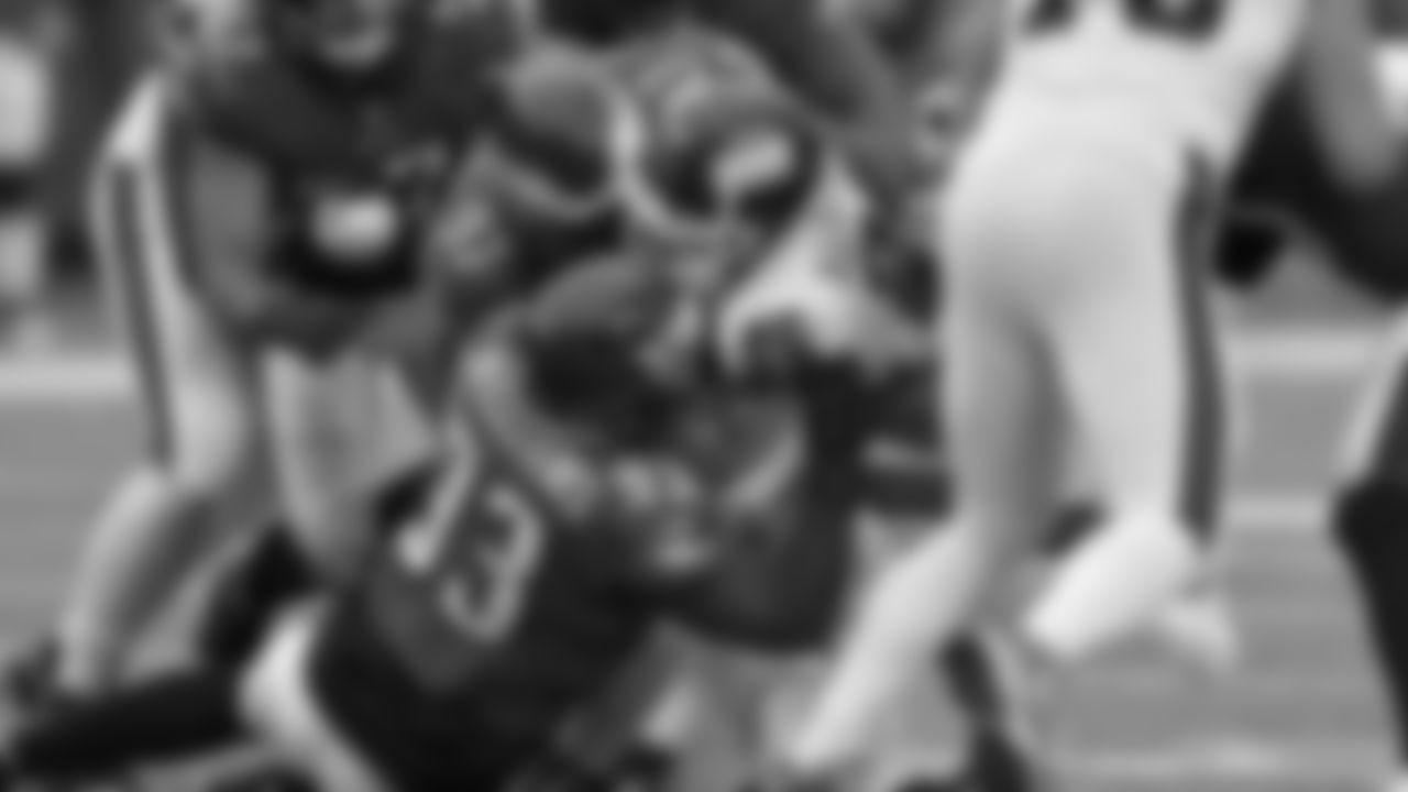 The defensive line swarming Giants RB Saquon Barkley