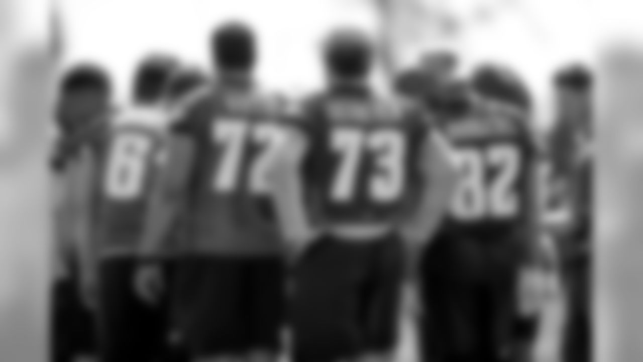 Members of the Eagles' offensive line huddle up.