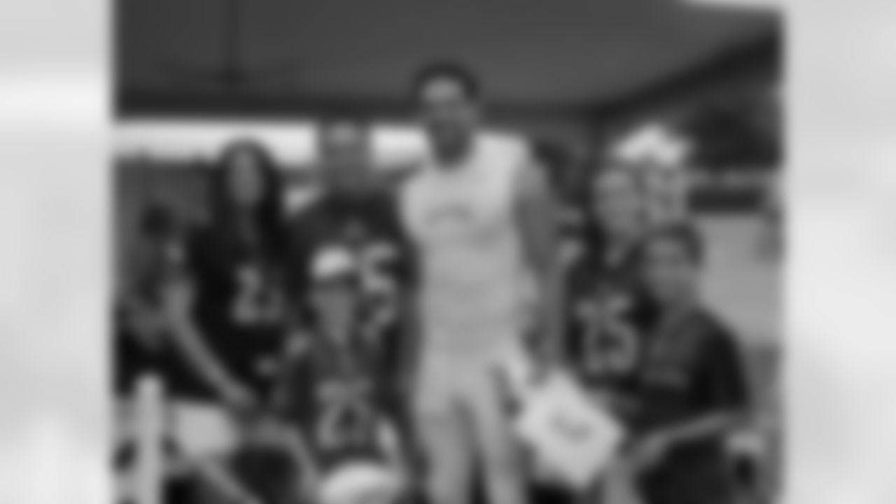 A group photo with QB Mark Sanchez