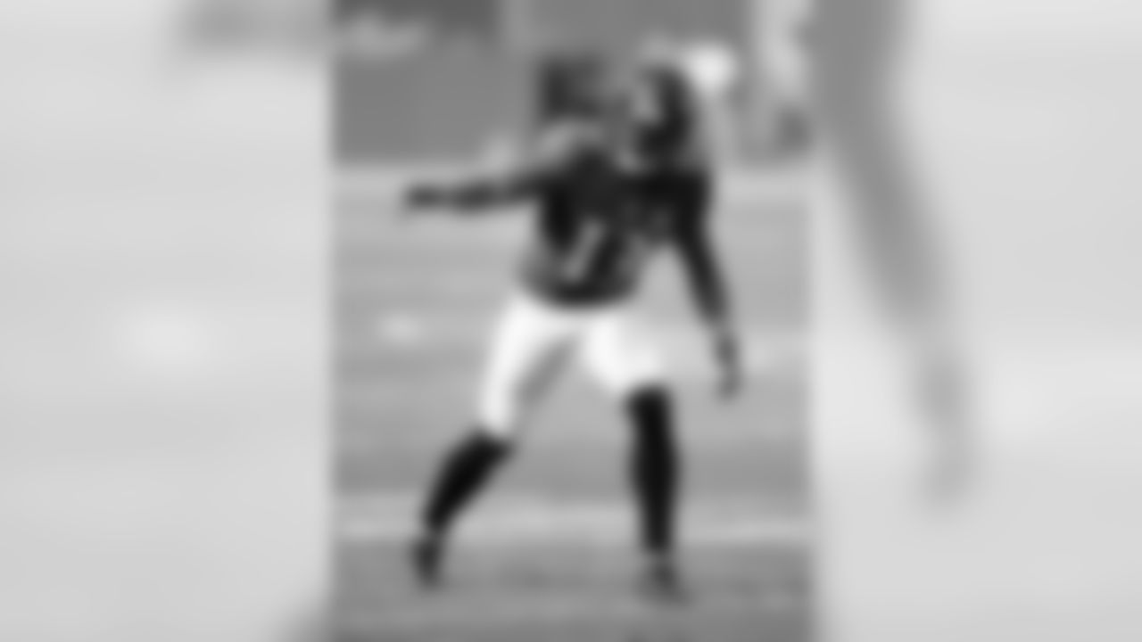 In Baltimore, Givens went on to record 19 catches for 345 yards and a touchdown