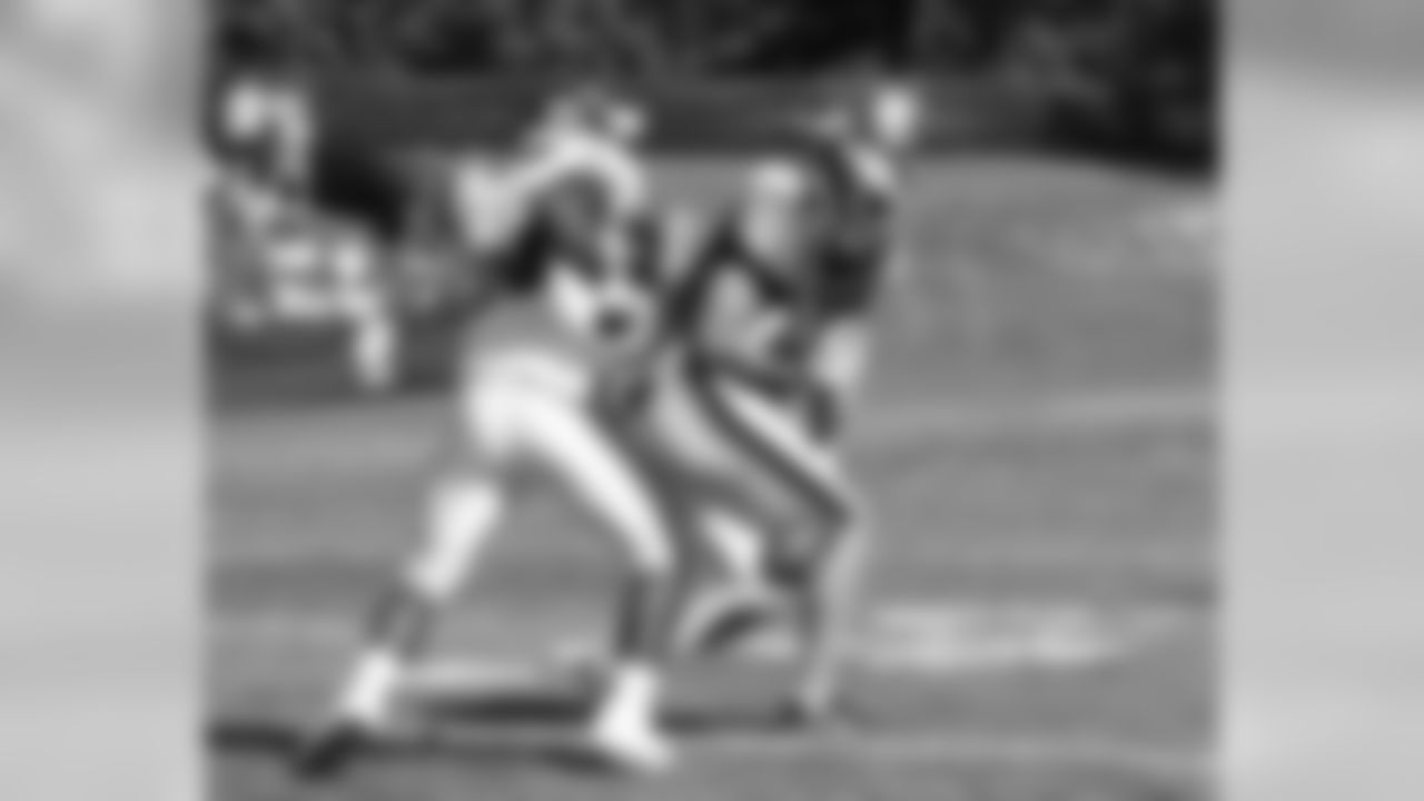 Fumble!! LB Akeem Jordan forces a fumble of TE Matt Schobel