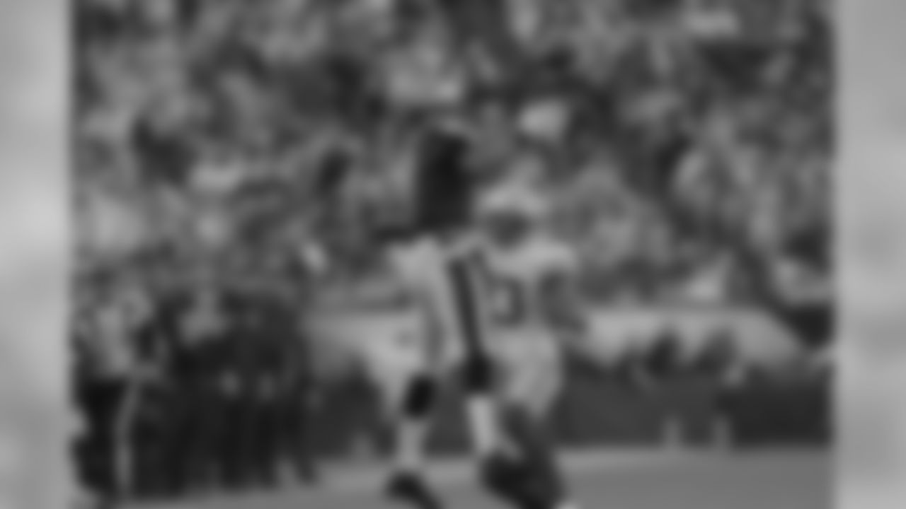 WR Alshon Jeffery outleaped 49ers cornerback Ahkello Witherspoon and secured a spectacular 53-yard touchdown pass from Carson Wentz.