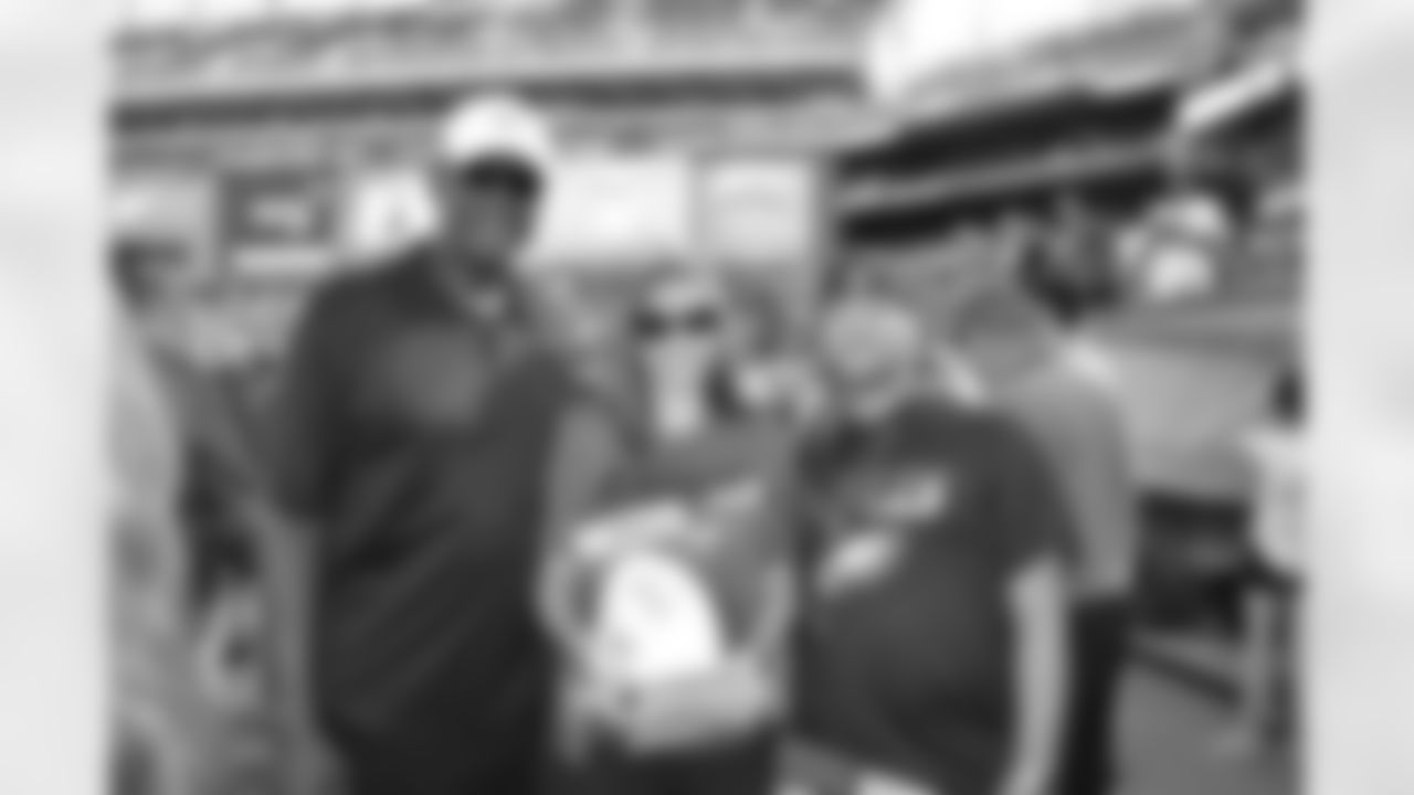 The "Meet The Alumni" package also included a chance to meet Harold Carmichael
