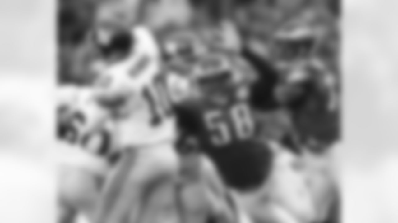 DE Trent Cole brought the pressure on Giants QB Eli Manning