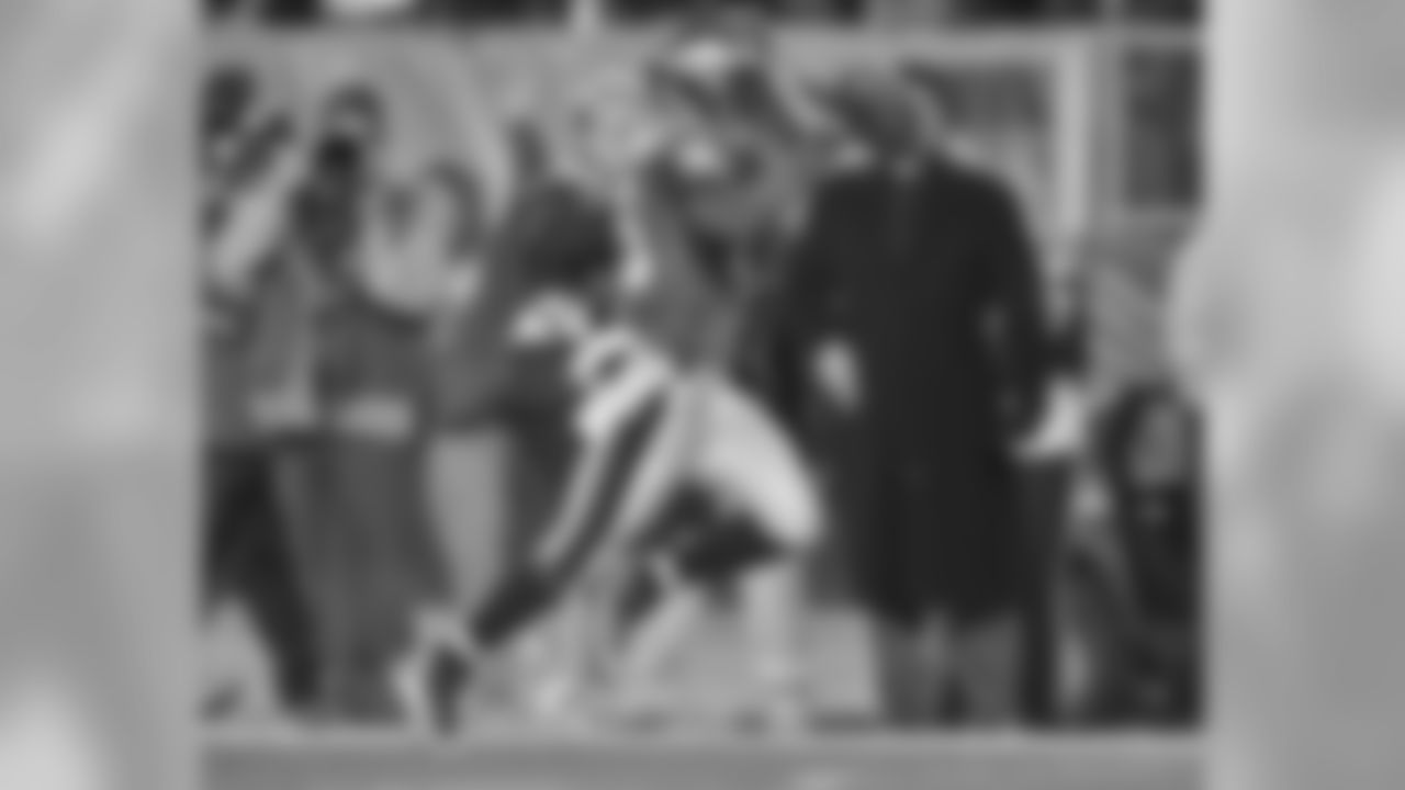 RB LeSean McCoy races in for the game-winning touchdown