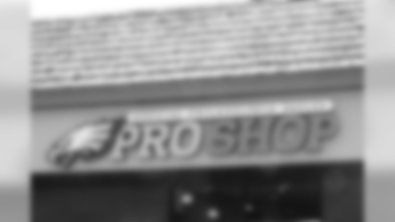 Hundred of fans came out to Pro Shop to meet their favorite players
