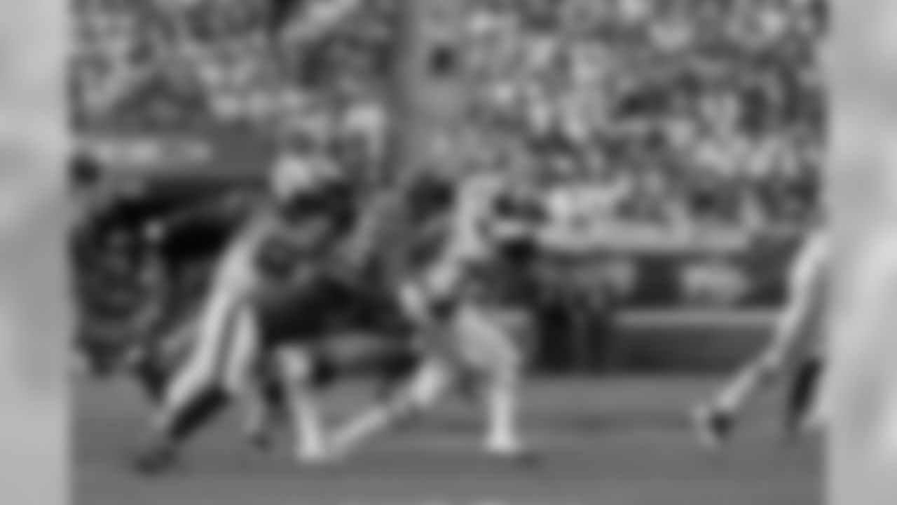 DE Vinny Curry holds on tight