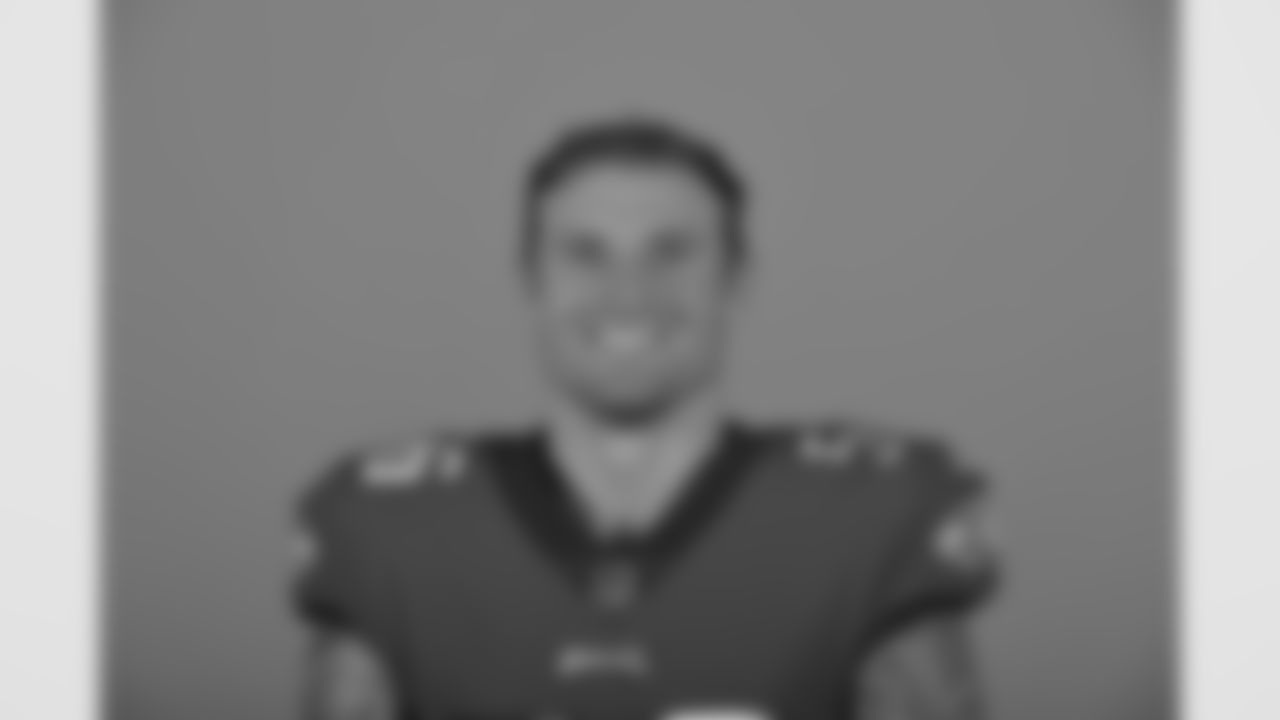 DE Chris Long, 2017