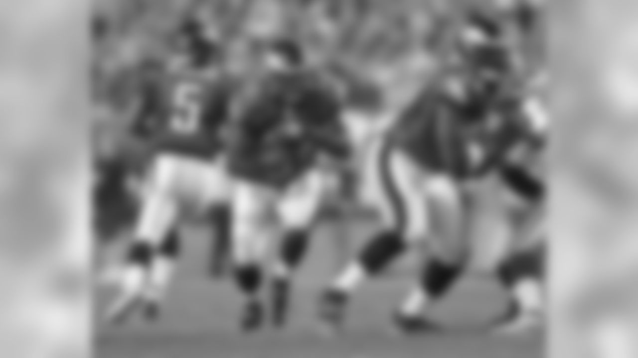 FB Leonard Weaver with a carry