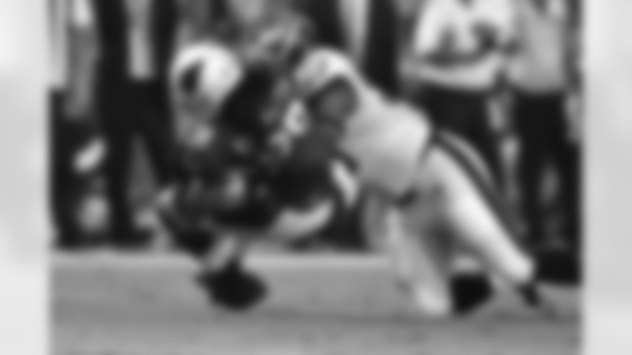 LB Brandon Graham with the big hit!