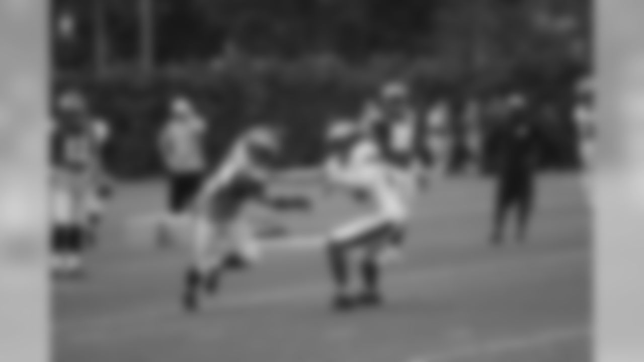RB Kenjon Barner weaves around DB Jerome Couplin