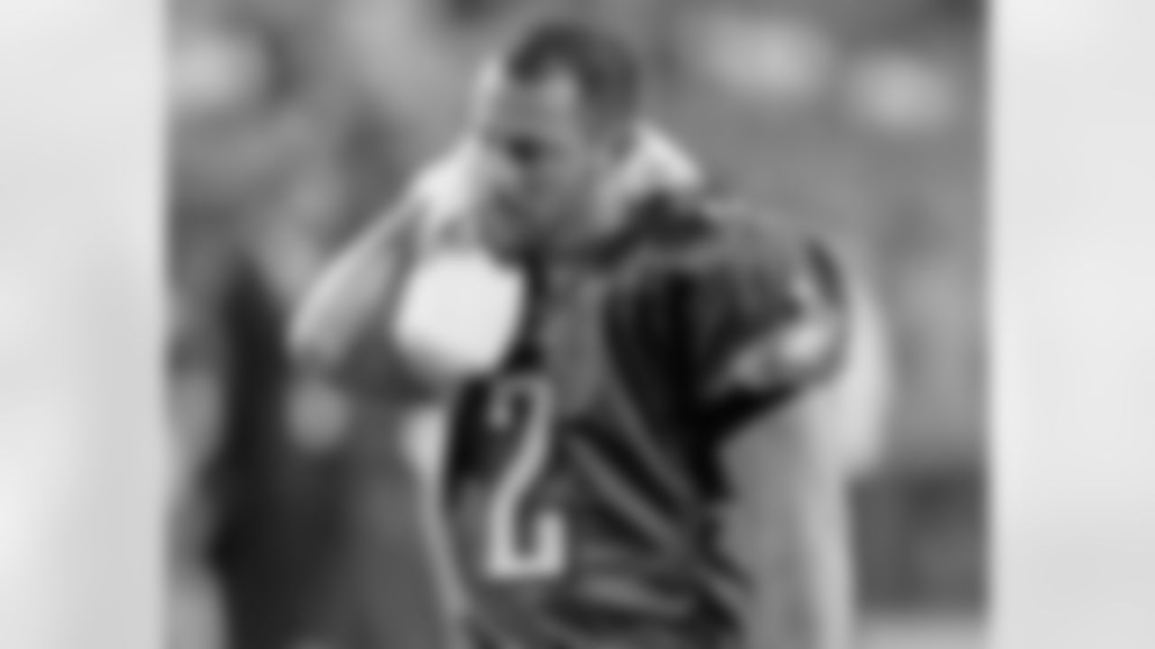K David Akers wraps up his pregame routine