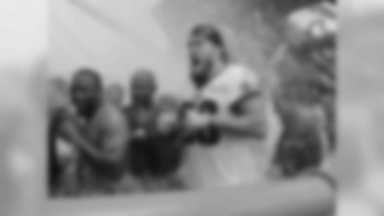 LB Bryan Braman withstands the cold