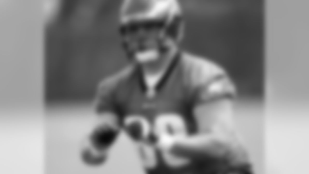 Rookie OG Mike McGlynn in action during individual drill