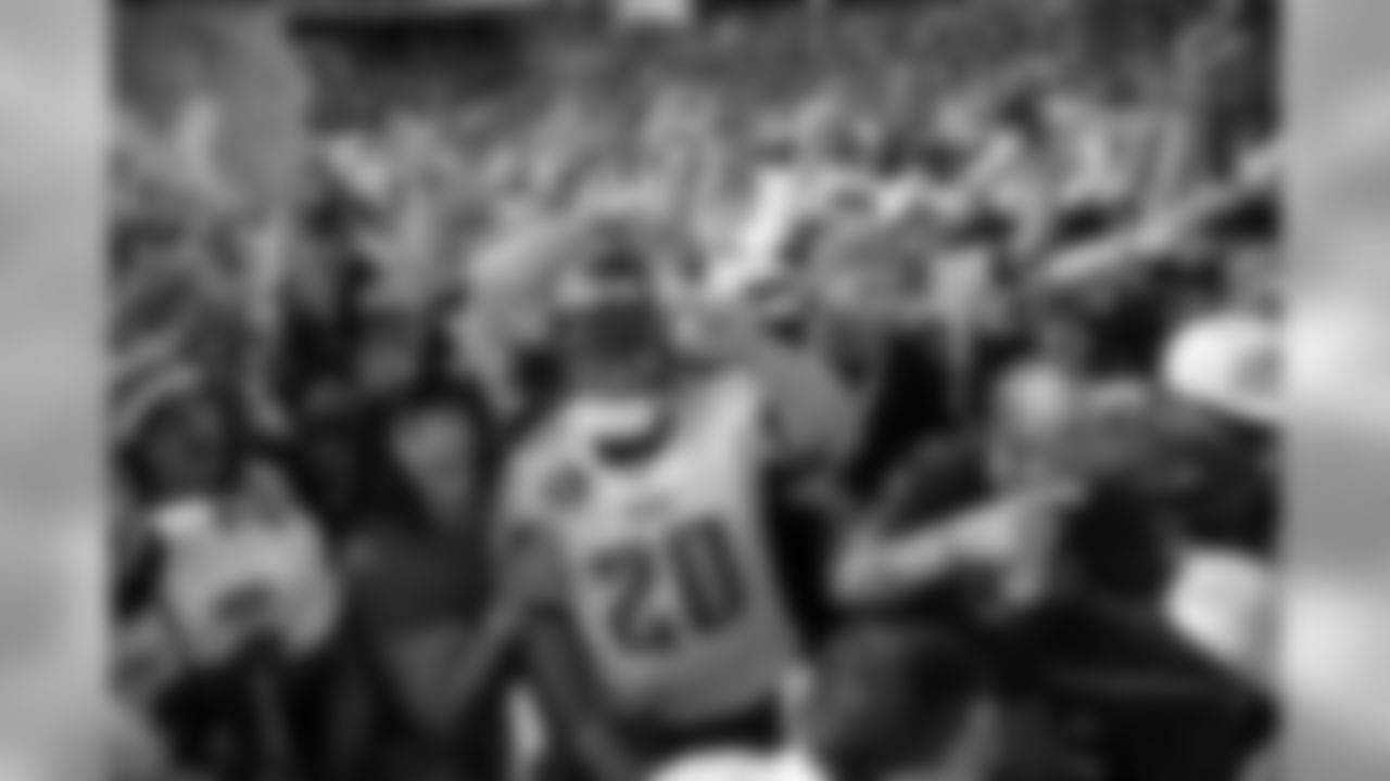 Eagles fans hung on Brian Dawkins' every word
