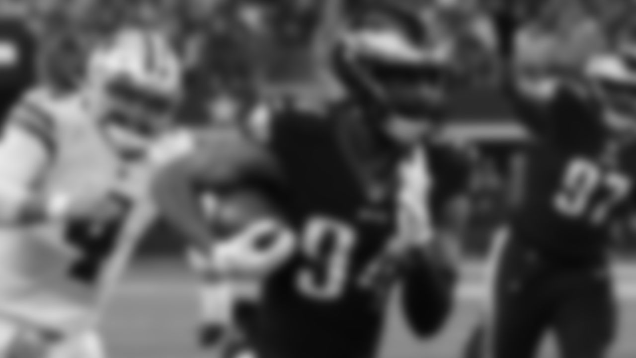DE Josh Sweat