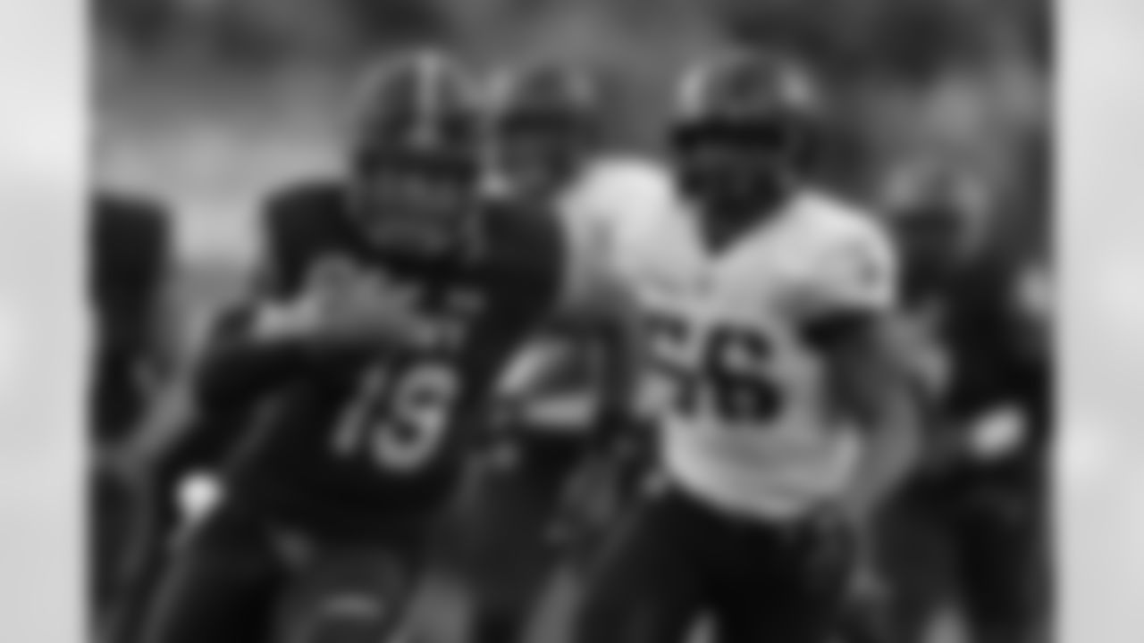 Navy QB Keenan Reynolds takes off