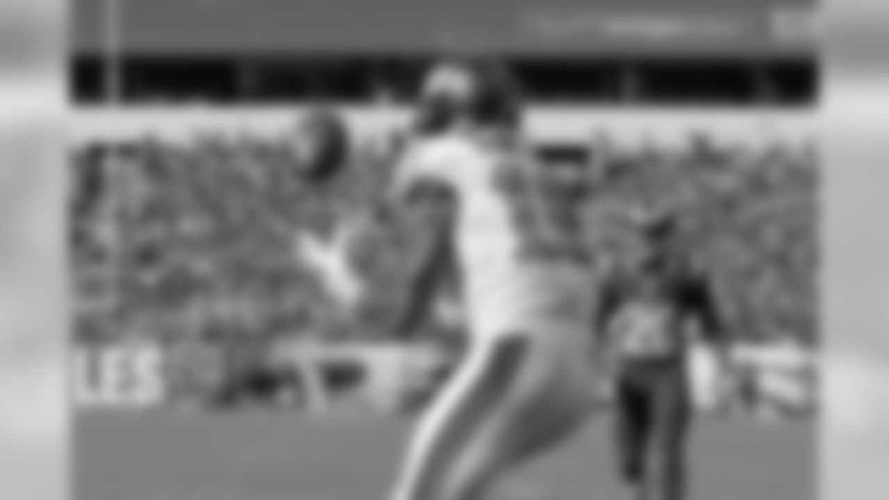 WR Jeremy Maclin with a receiving touchdown!
