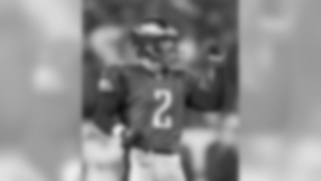 Akers earned five Pro Bowl appearances as an Eagle in 2001, 2002, 2004, 2009, 2010.