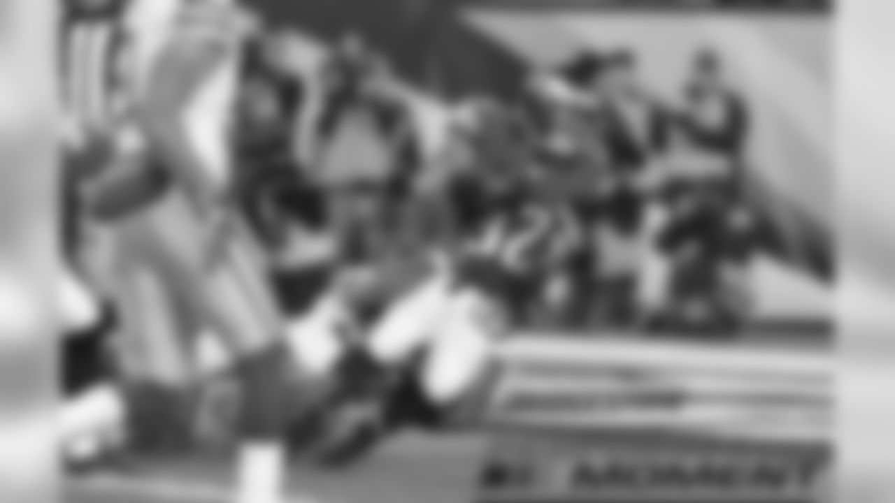 Week 15- RB Chris Polk barges into the promised land for the touchdown