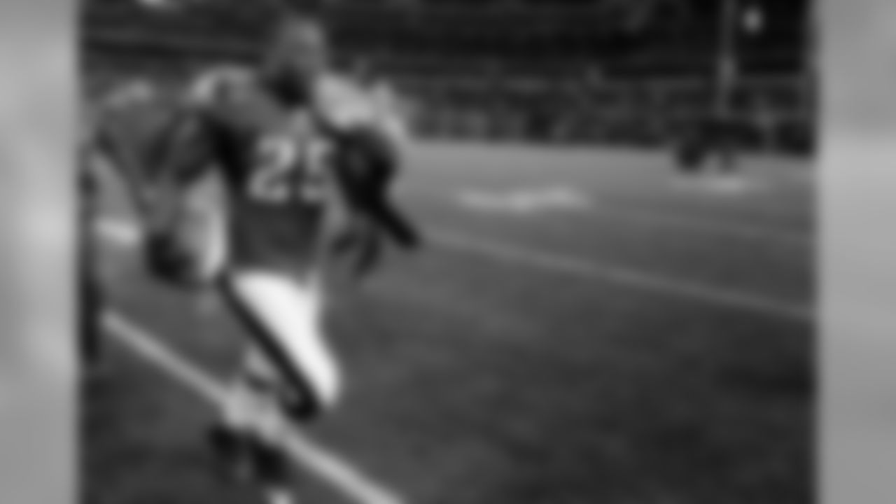 LeSean McCoy celebrated winning the NFC East title in 2013.