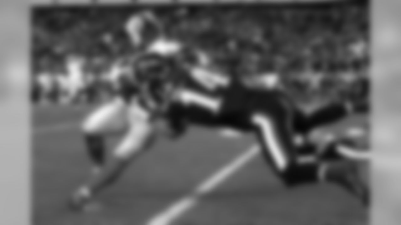 WR Riley Cooper makes the tackle on Special Teams