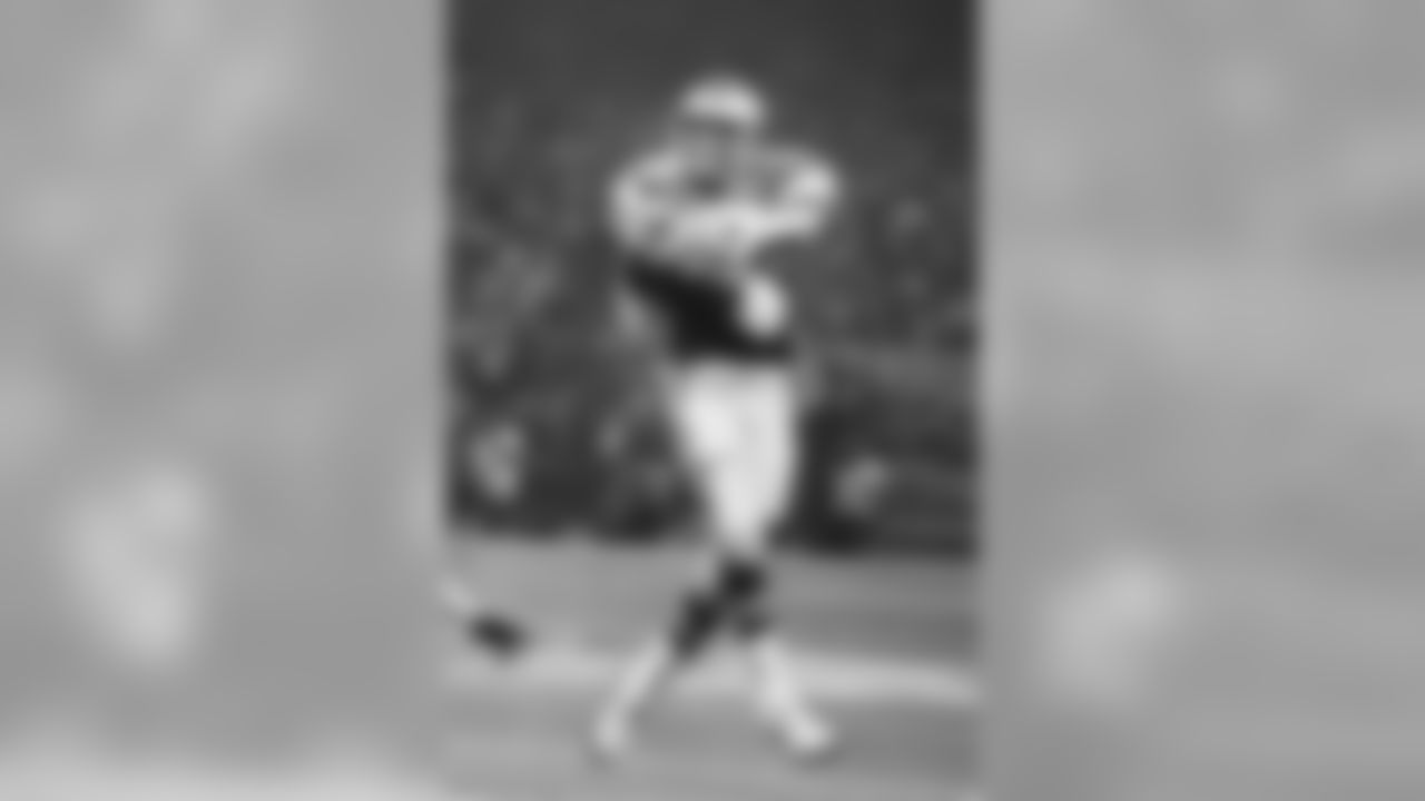 Carmichael was selected to four Pro Bowls during his years with the Eagles (1973, 1978, 1979, 1980)