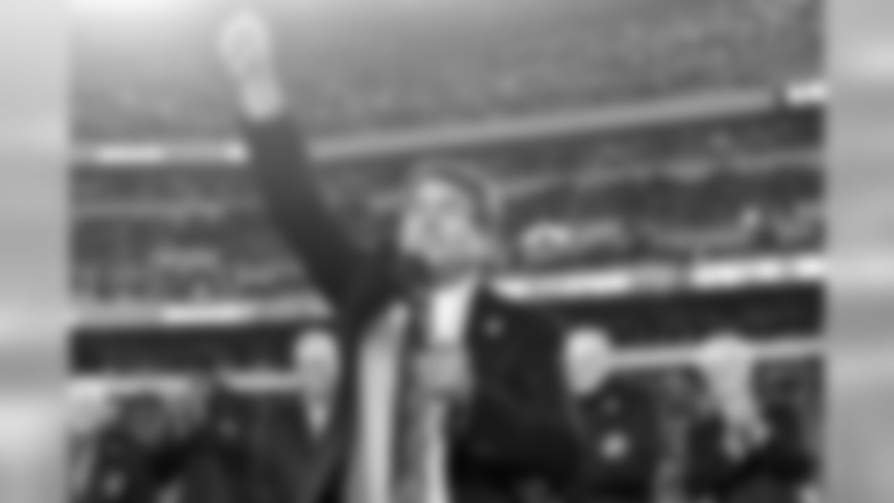 Merrill Reese salutes the crowd