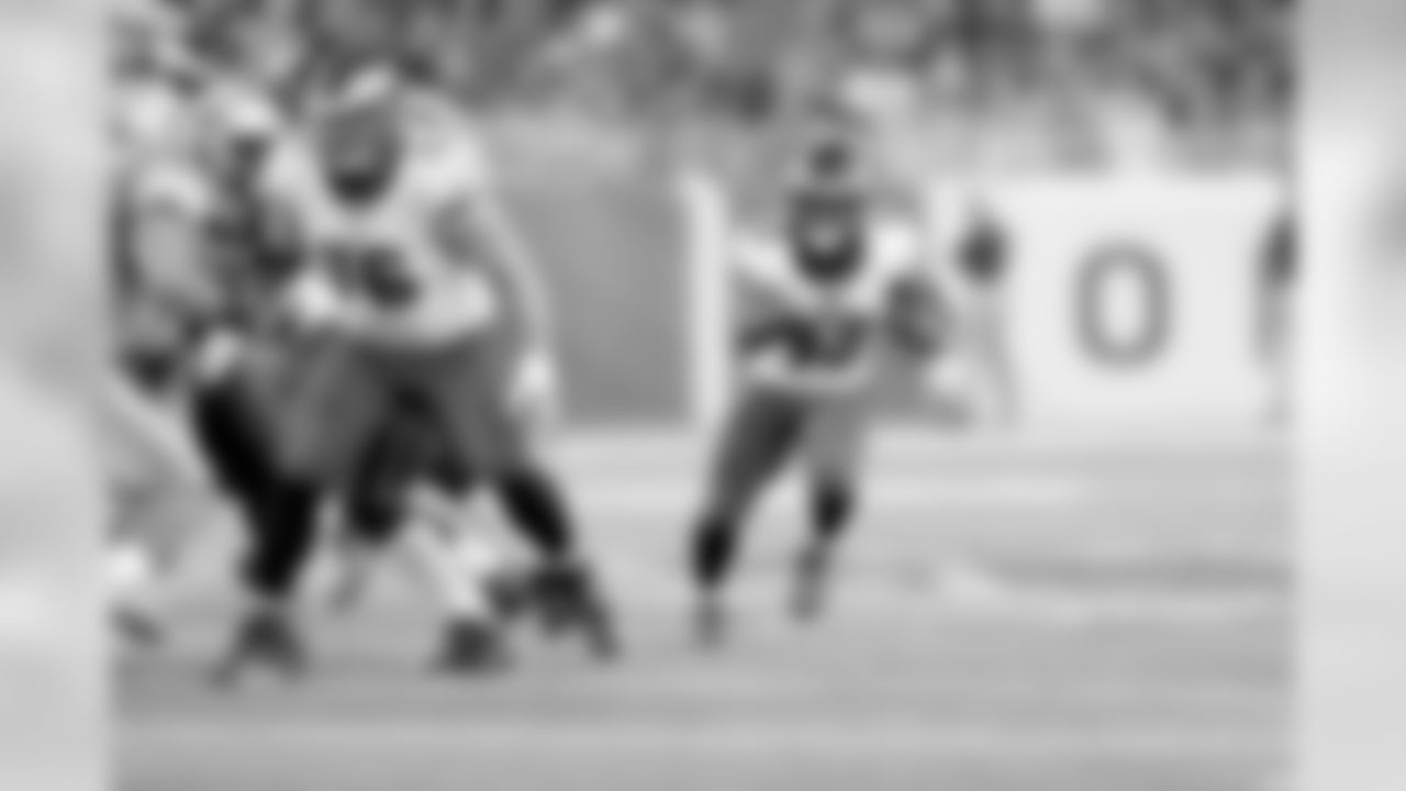 RB Darren Sproles on the move