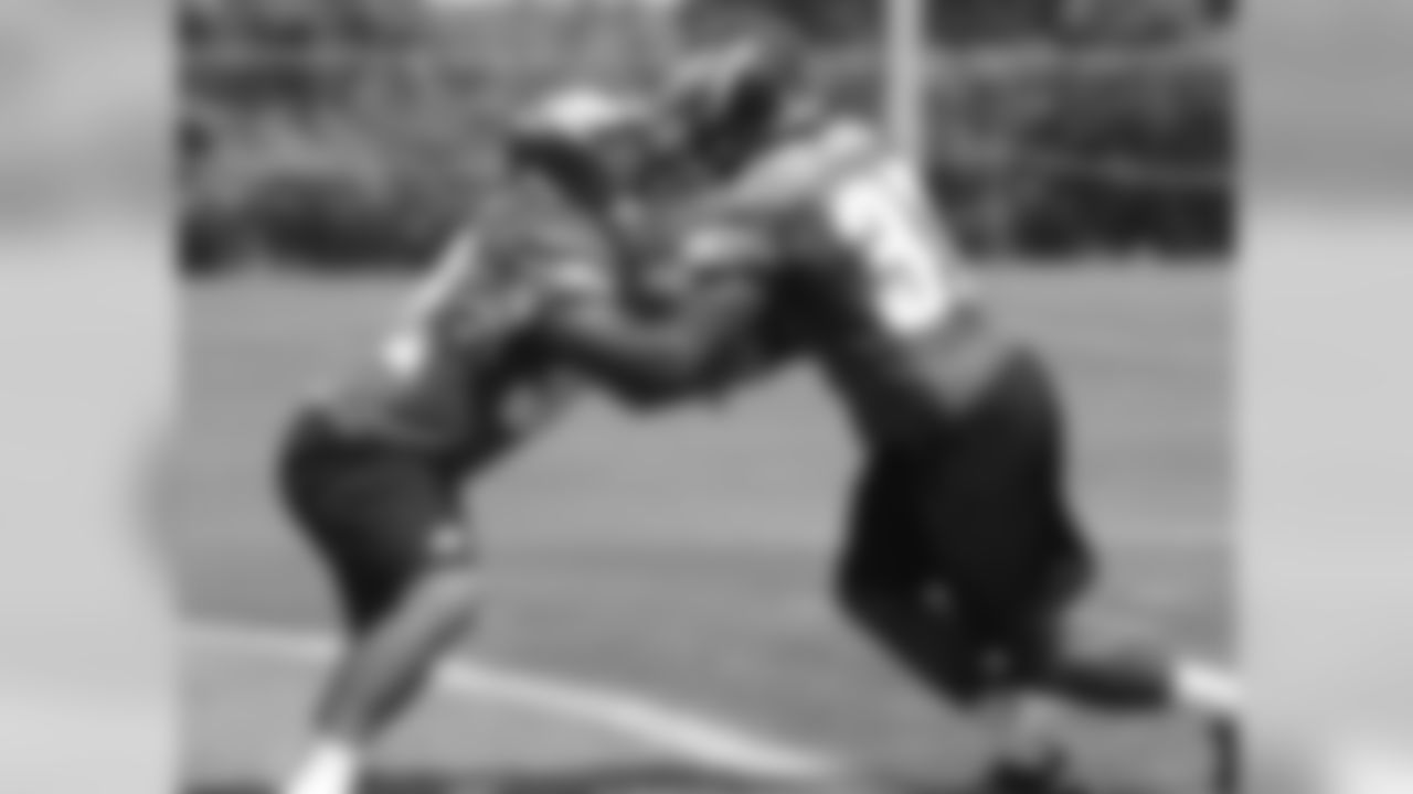 Chris Polk and Jeremy Stewart in a pass protection drill