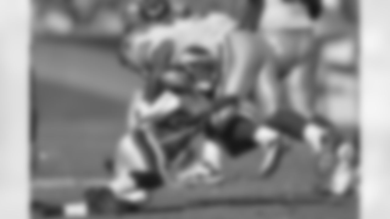 Eagles' CB Cary Williams makes a tackle in the second quarter.