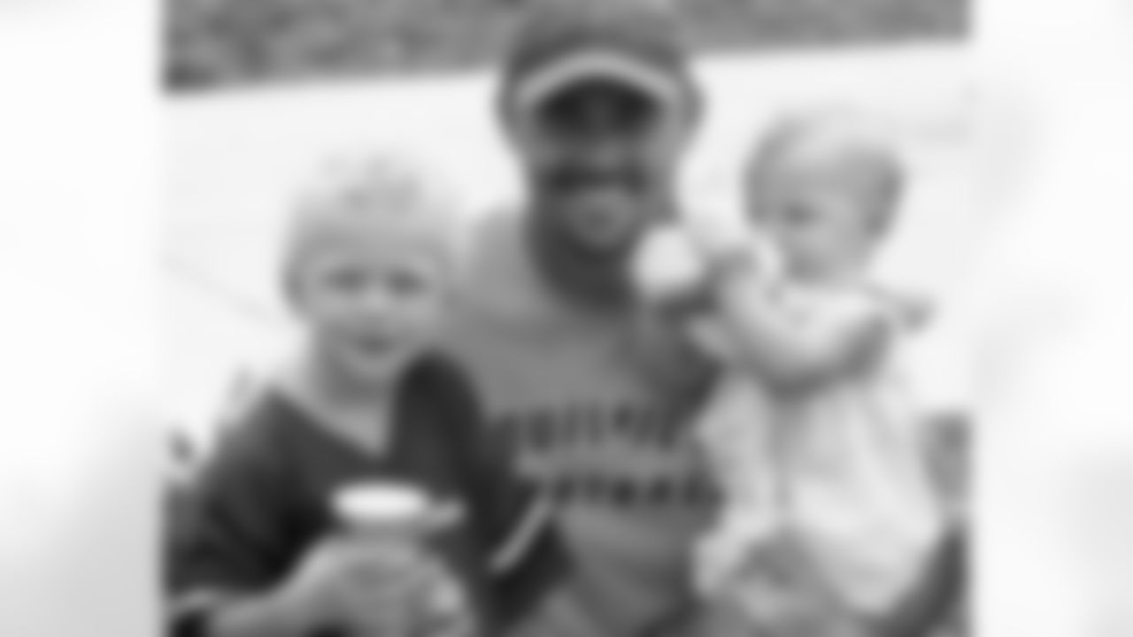 K David Akers enjoyed a visit from his family on Sunday, including kids, Luke and Halley