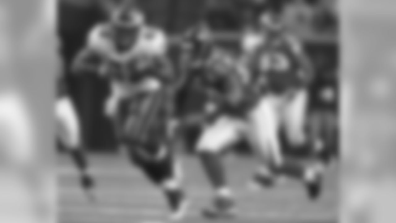 FB Leonard Weaver breaks free from the defense