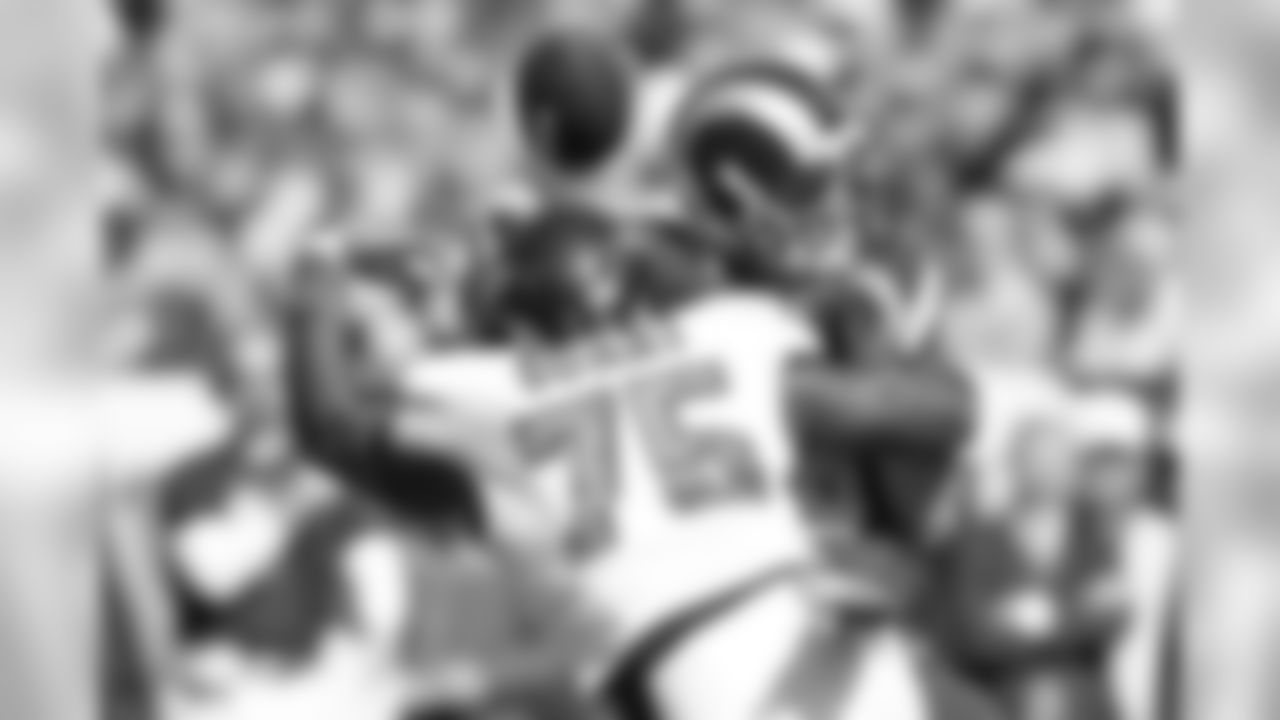 DE Vinny Curry with the forced fumble!