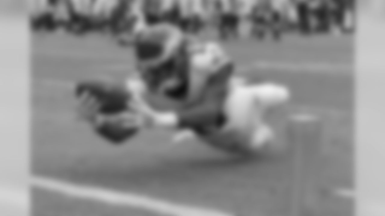 WR Alshon Jeffery dove for his first touchdown as an Eagle against the Chiefs midway through the third quarter.